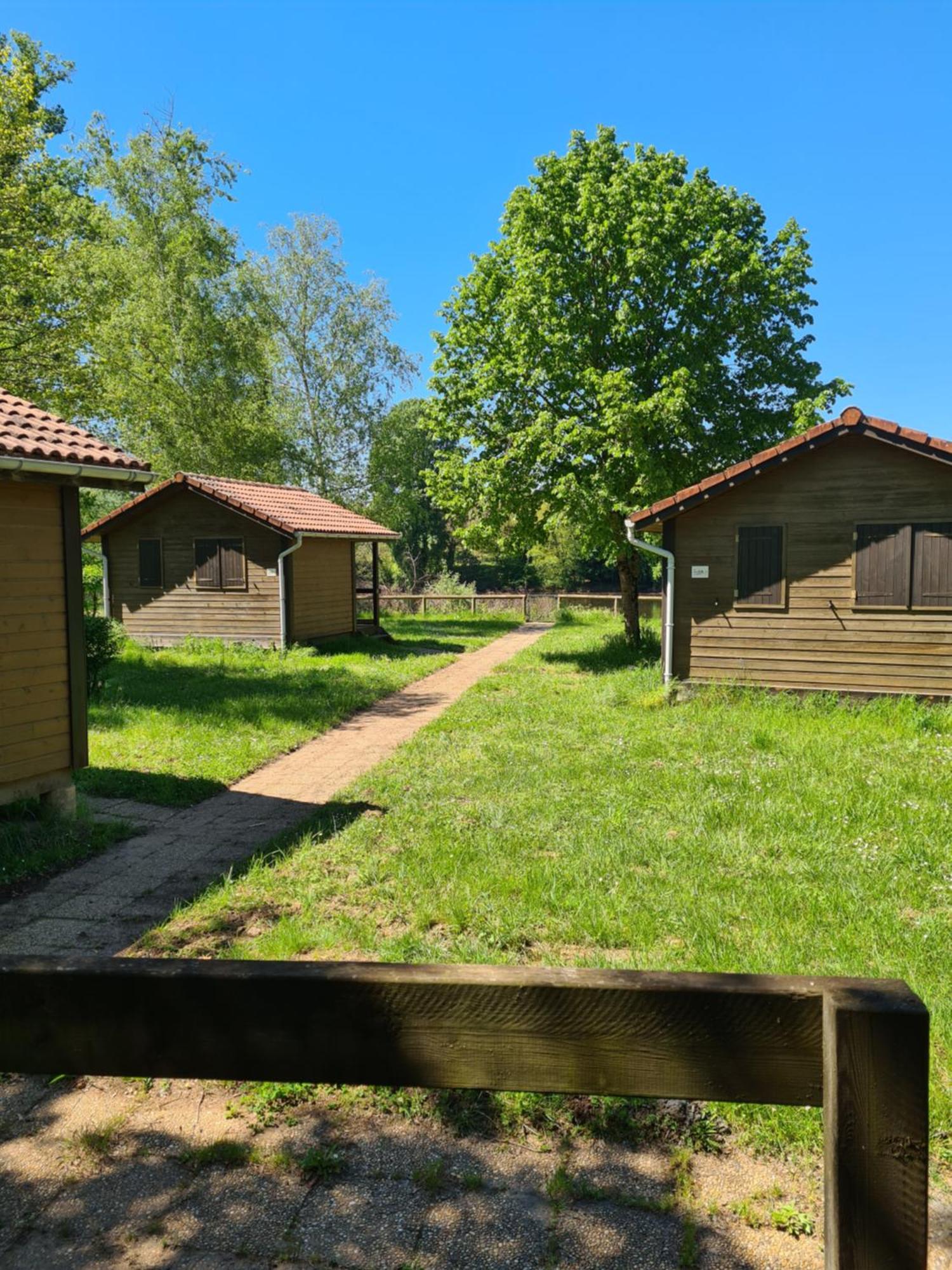 Les Chalets Guinguette Capdenac-Gare Bagian luar foto