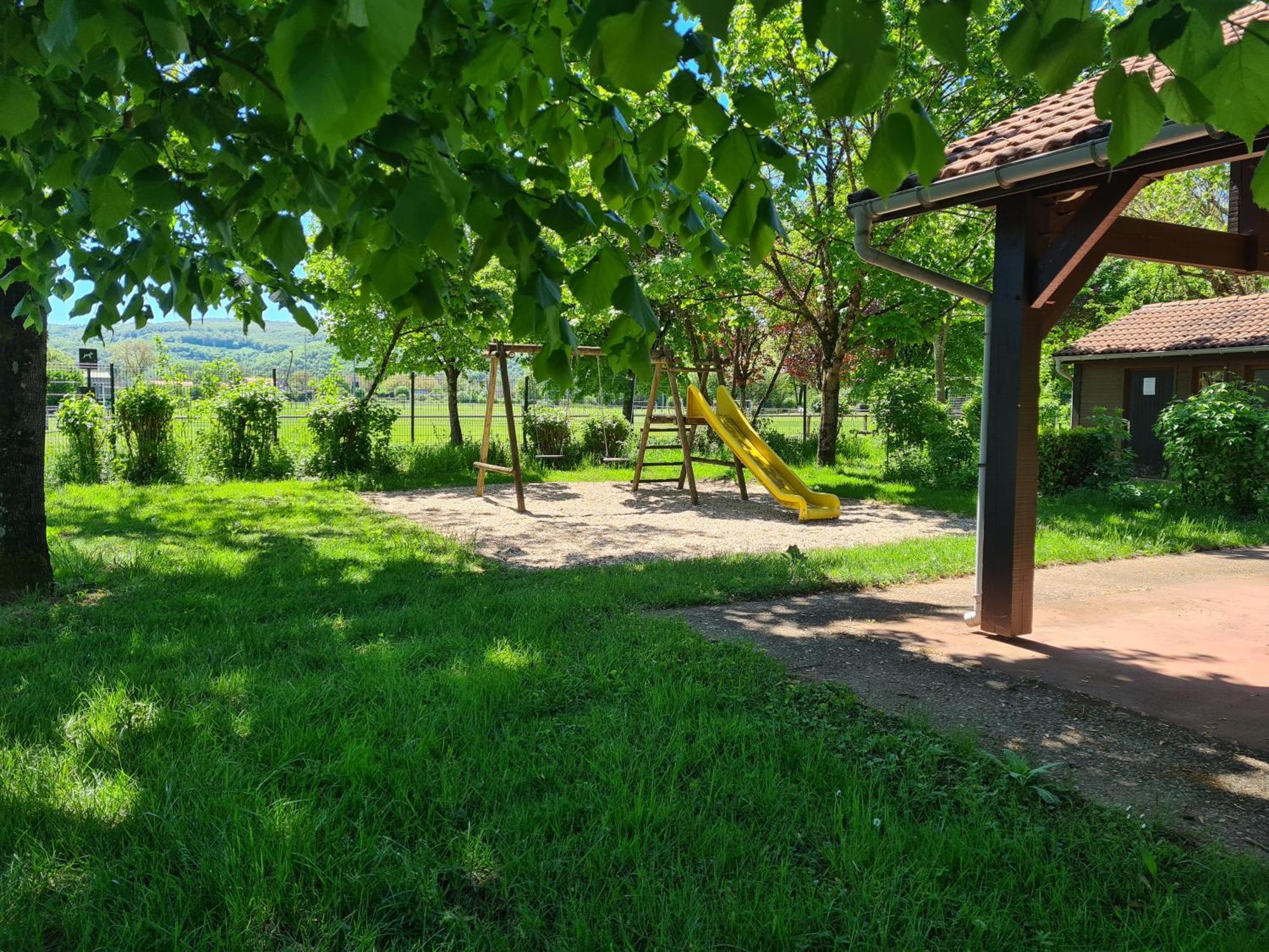 Les Chalets Guinguette Capdenac-Gare Bagian luar foto